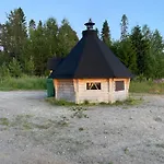 Traditional Finnish Lapland House At Wild Forest Backyard! *