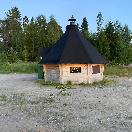 Traditional Finnish Lapland House At Wild Forest Backyard! *