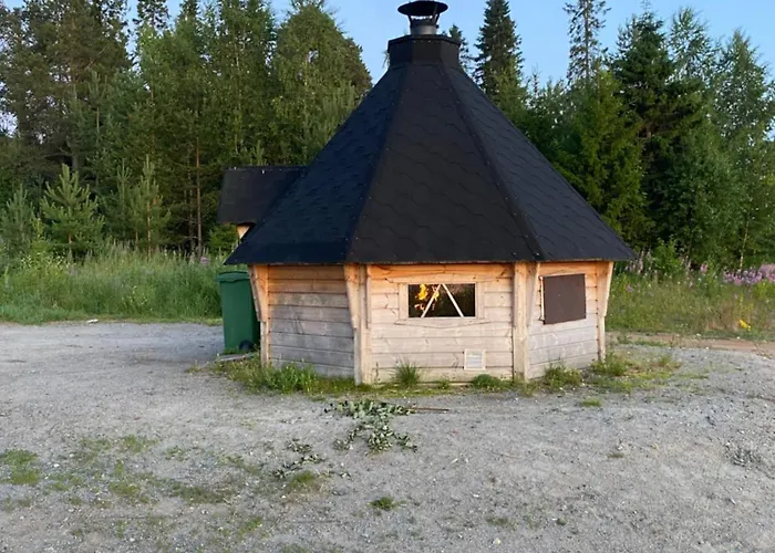 Traditional Finnish Lapland House At Wild Forest Backyard! *