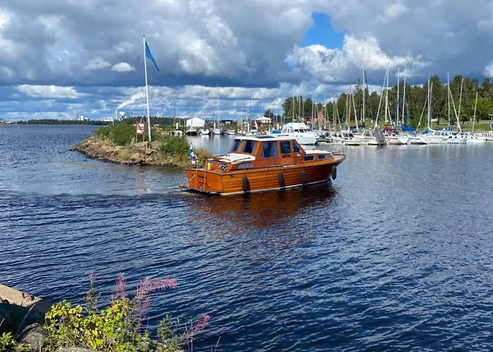 Traditional Finnish Lapland House At Wild Forest Backyard! *
