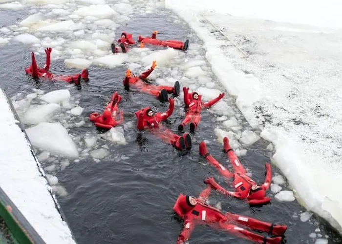 Traditional Finnish Lapland House At Wild Forest Backyard! Vakantiehuis Kemi